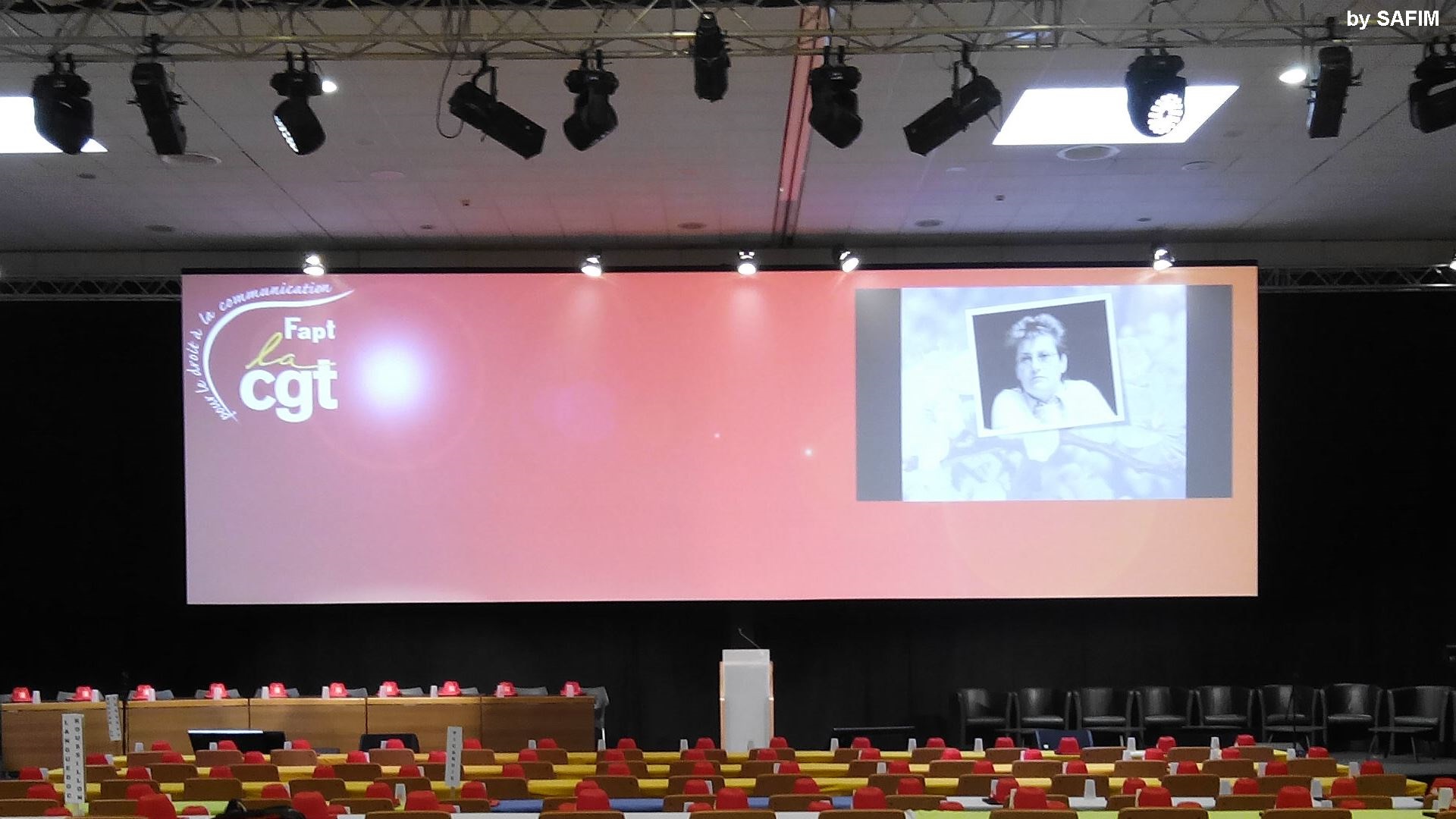 35e congrès fédéral de la CGT au Parc Chanot - Marseille - une solution technique globale - son - vidéo -softedge 2x 18000lm - lumière - scène et structure.