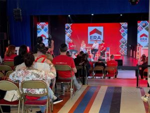 Dispositif scénique complet Aucop avec effets spéciaux et projecteurs robotisés pour la célébration du Club Excellence ERA.