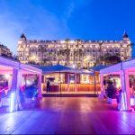 DINER DE GALA SUR LA PLAGE DU CARLTON A CANNES