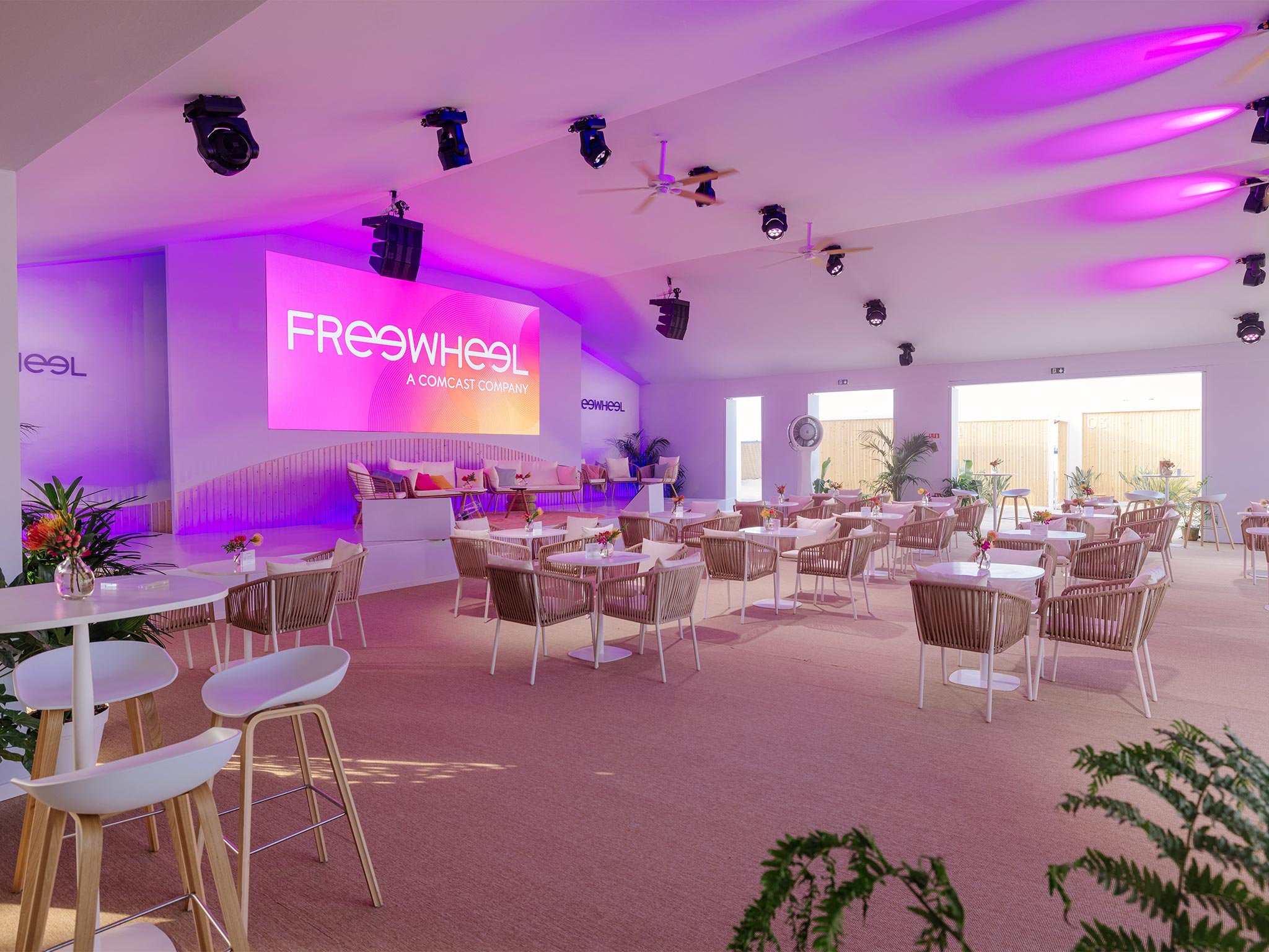 LA PLAGE FREEWHEEL - CANNES LIONS 2025 - Plage FreeWheel Cannes - sonorisation et éclairage AUCOP