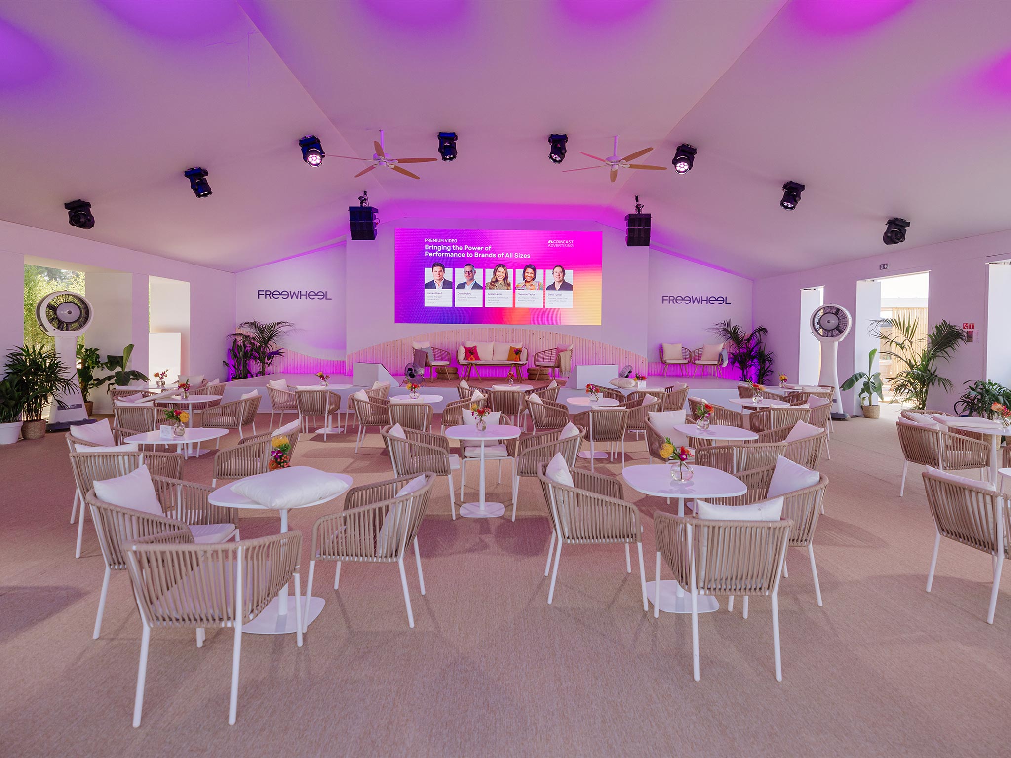 LA PLAGE FREEWHEEL - CANNES LIONS 2025-FreeWheel Croisette - mur LED scène - AUCOP audiovisuel Cannes