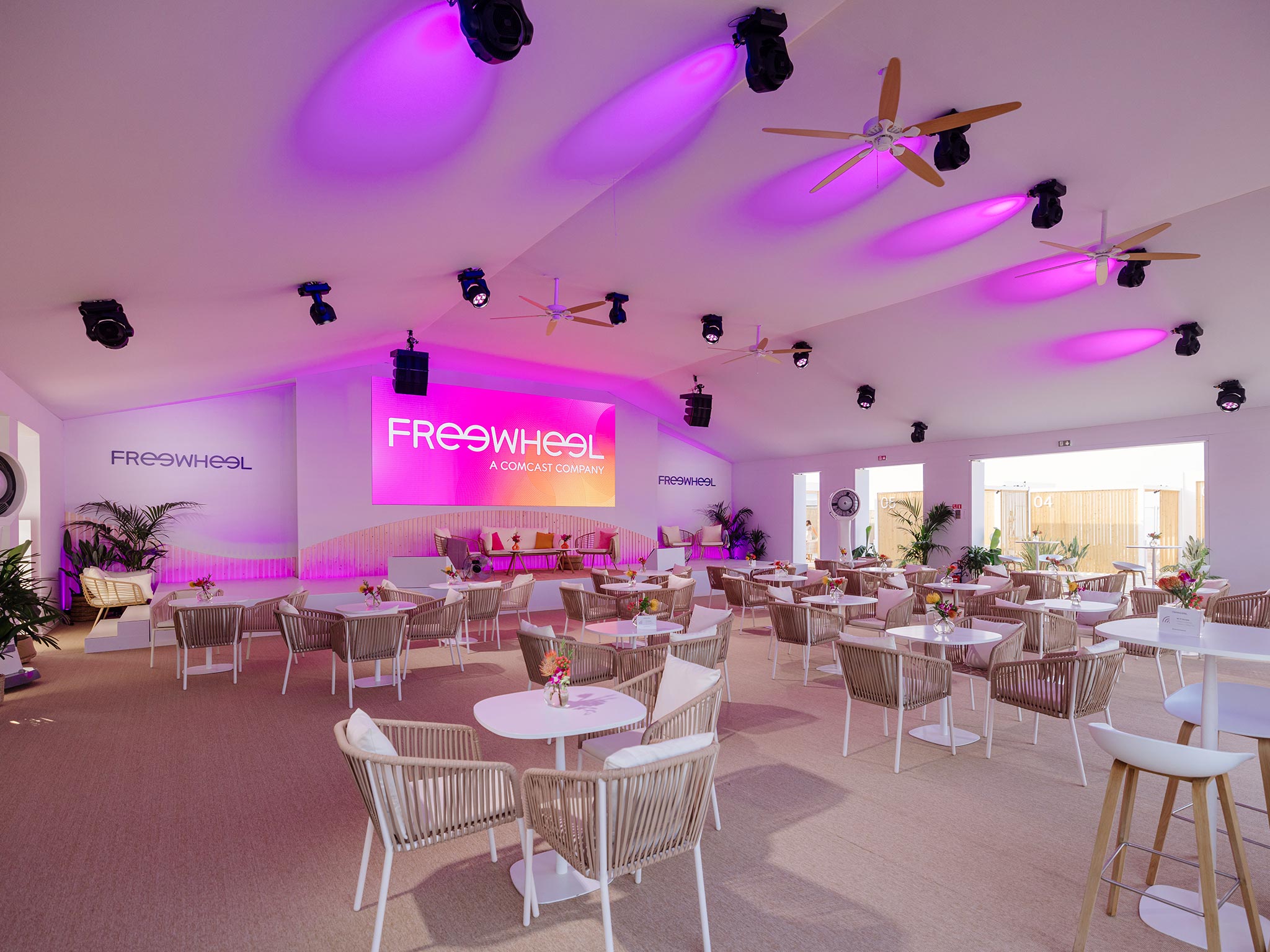 LA PLAGE FREEWHEEL - CANNES LIONS 2025 - FreeWheel Croisette - mur LED scène - AUCOP audiovisuel Cannes