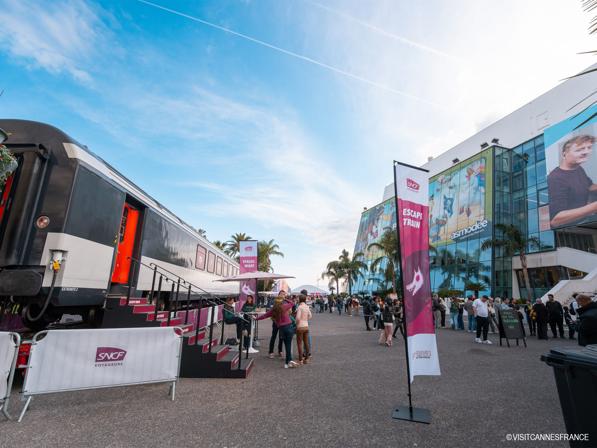 LE VOYAGE DEVIENT UN TERRAIN DE JEU-AUCOP-PRESTATAIRE AUDIOVISUEL ET ATELIER DE DECORS