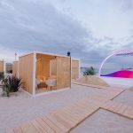 PLAGE FREEWHEEL - CANNES LIONS 2025 : AUCOP CONSTRUIT ET REUTILISE LES CABANES Montage de 7 pagodes - structures événementielles réutilisées - AUCOP