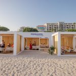 PLAGE FREEWHEEL - CANNES LIONS 2025 : AUCOP CONSTRUIT ET REUTILISE LES CABANES Montage de 7 pagodes - structures événementielles réutilisées - AUCOP