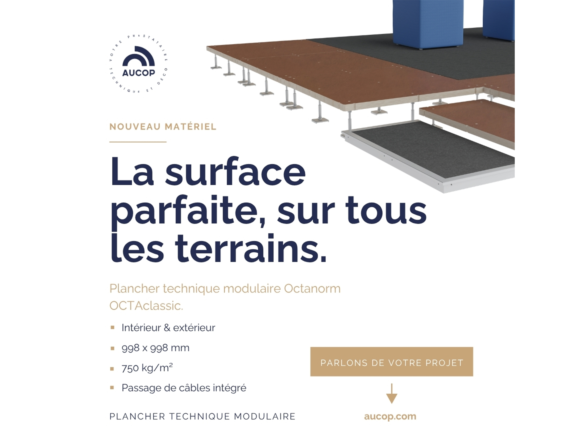 Plancher technique modulaire Octanorm OCTAclassic monté sur pieds réglables avec rampe d'accès, par AUCOP