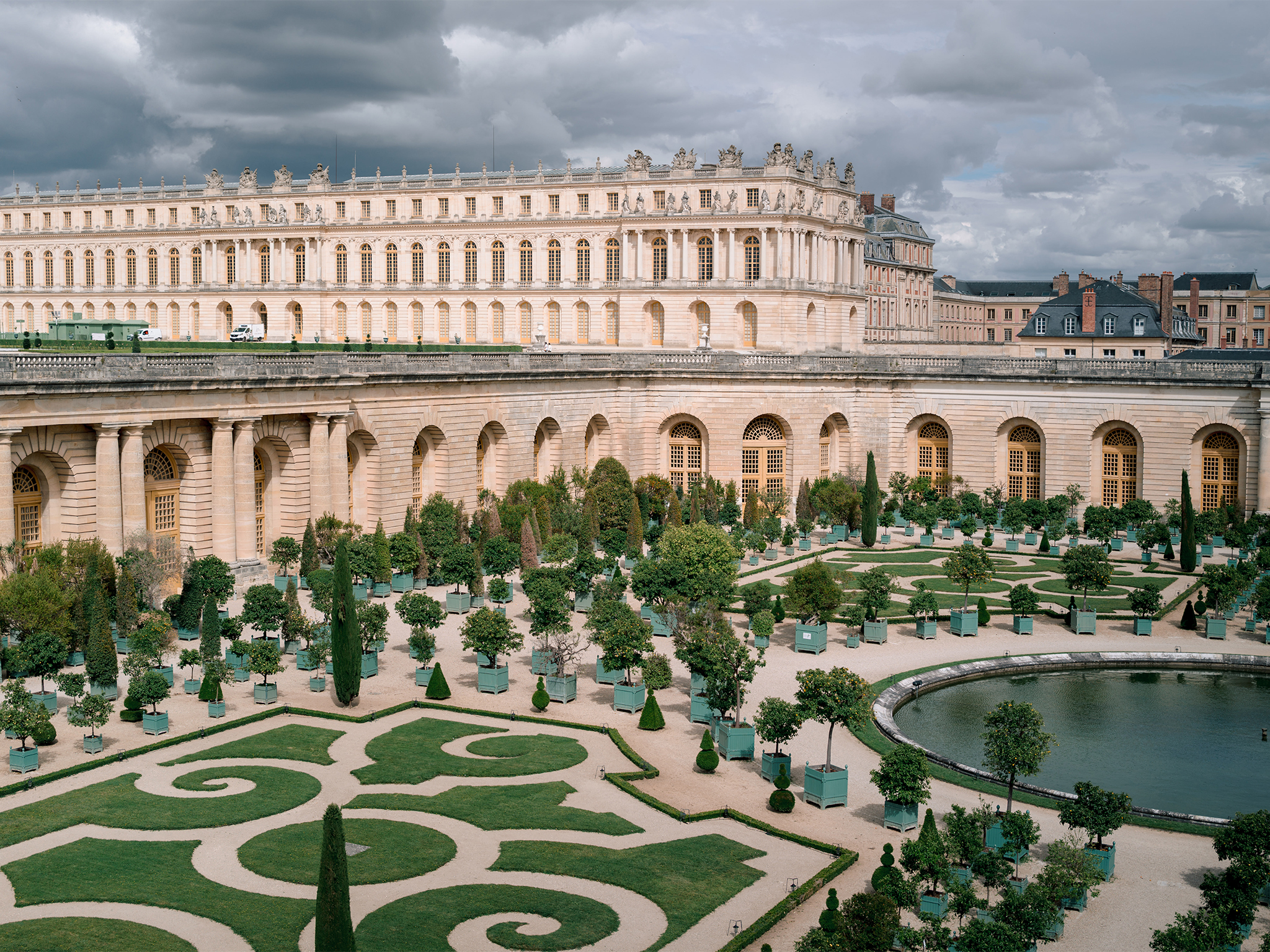 Façade du Château de Versailles et jardins de l'Orangerie, cadre du dîner caritatif American Friends of Versailles