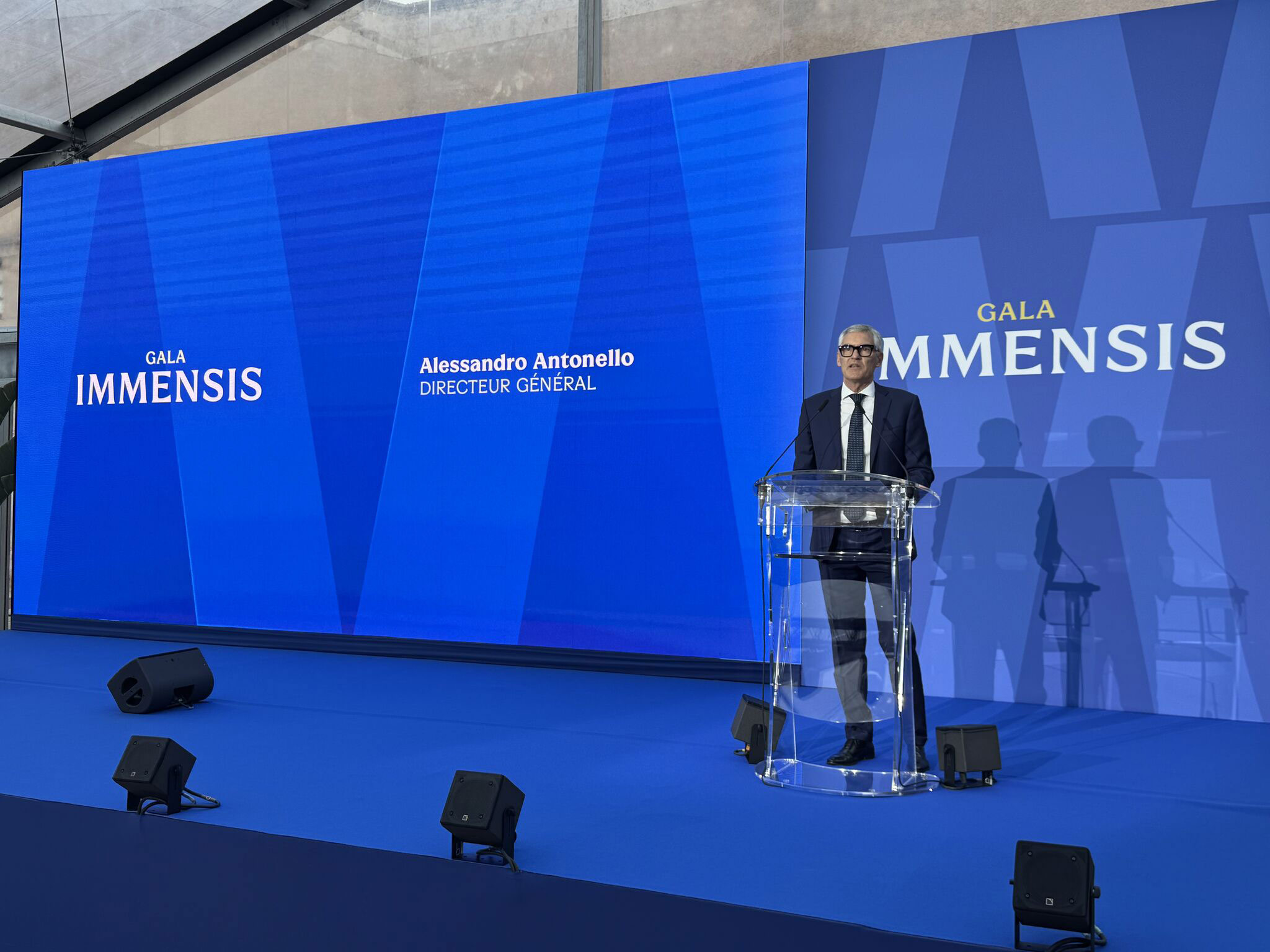 Alessandro Antonello, Directeur Général de l'OM, prenant la parole sur scène lors du Gala Immensis