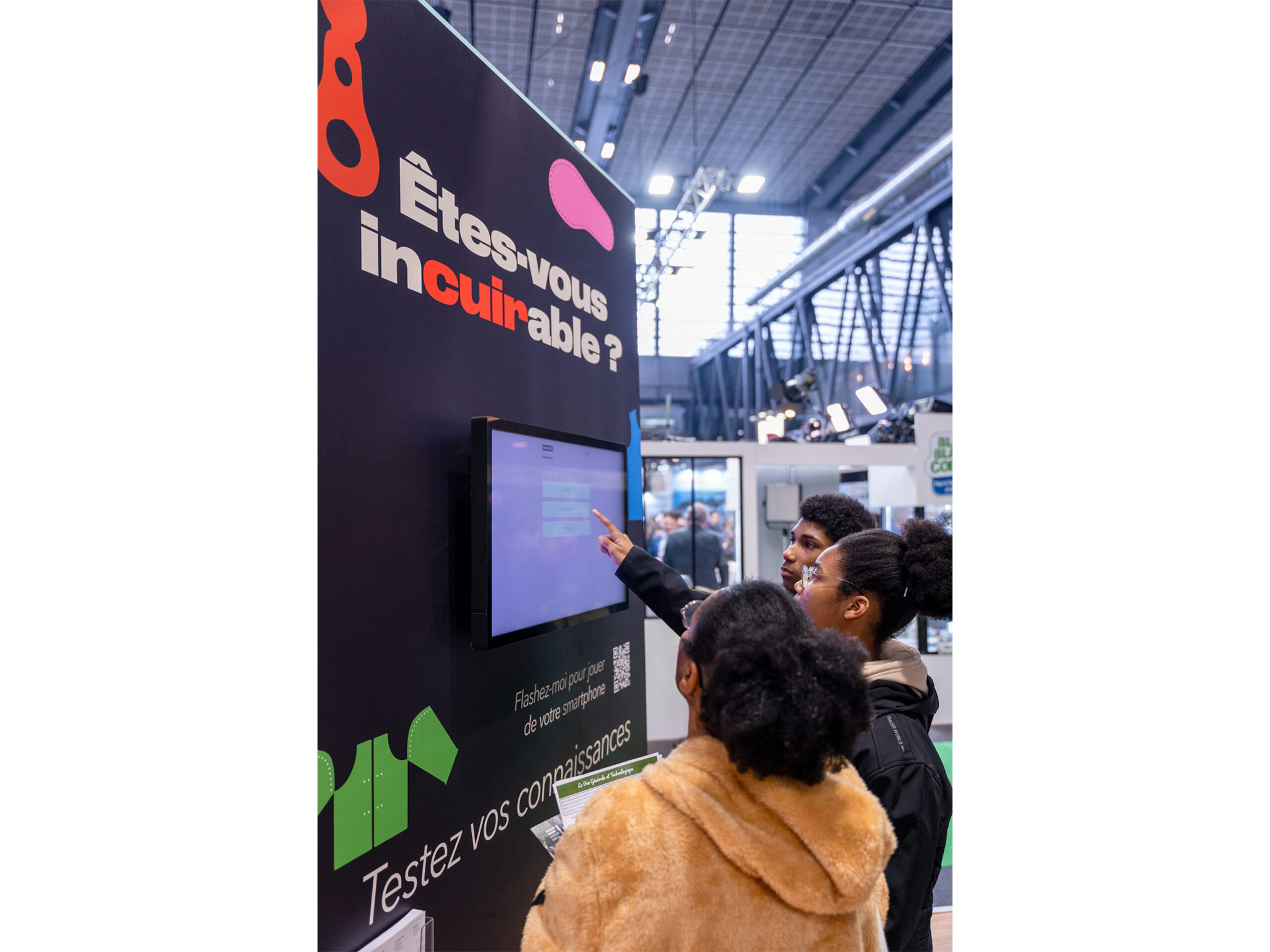 Zone coproduit du stand Vachement Cuir au SIA 2026 - scénographie sur mesure Aucop Paris pour Alliance France Cuir