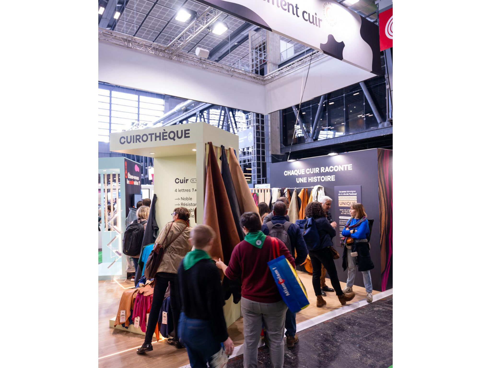 Stand Vachement Cuir SIA 2026 - zones Cuirothèque et Traces de Vie, mobilier sur mesure Aucop Paris pour Alliance France Cuir